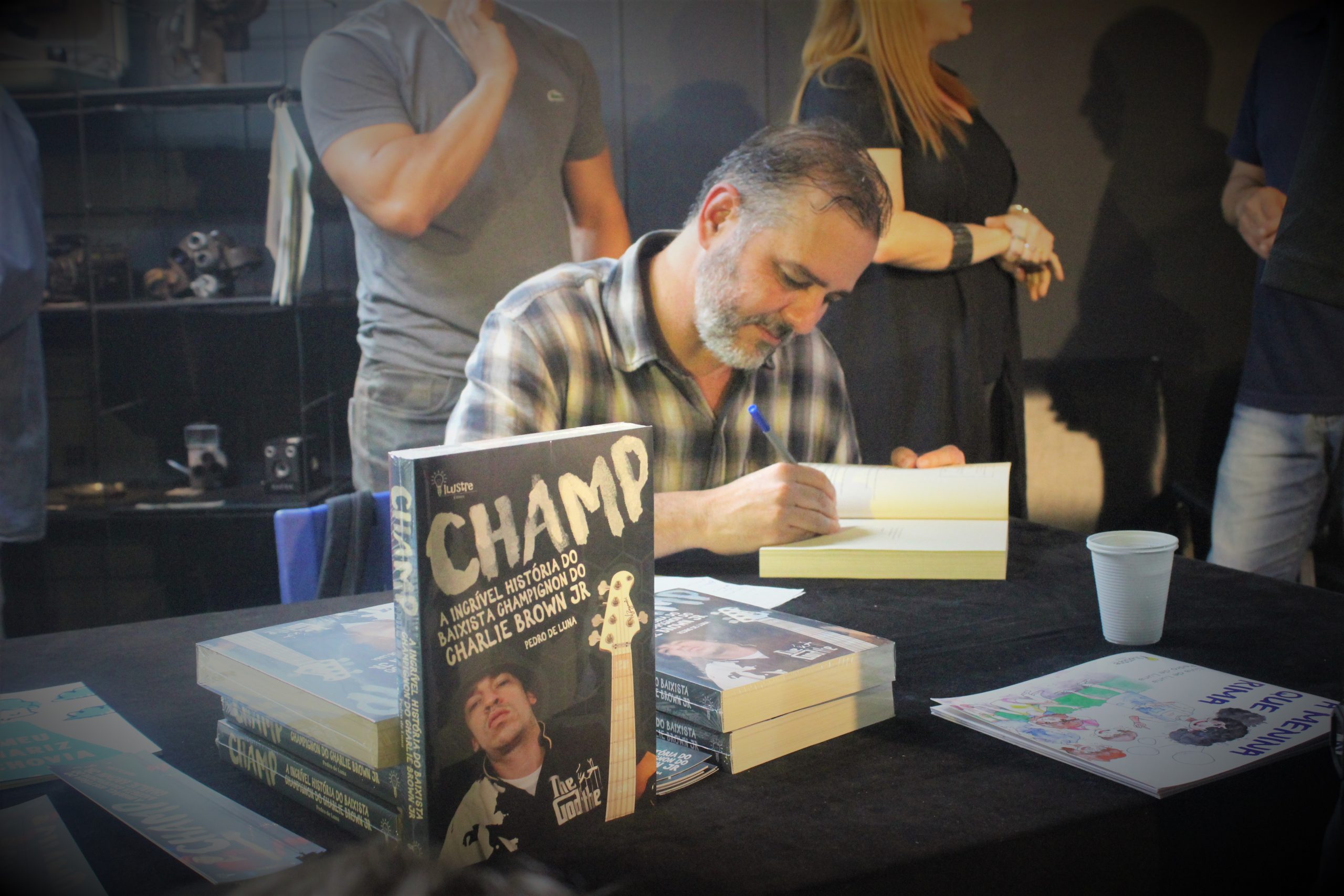 Lançamento de livro | “Champ: a incrível história do baixista Champignon do Charlie Brown Jr.”